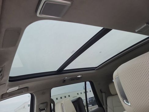 Certified 2022 Cadillac Escalade Premium Luxury Platinum image 40