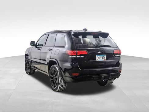 Used 2020 Jeep Grand Cherokee Altitude image 3