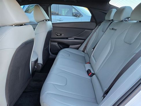 Used 2025 Hyundai Elantra Limited image 15