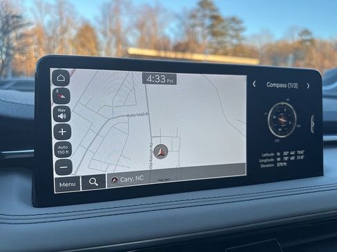 Used 2025 Genesis G70 2.5T image 9