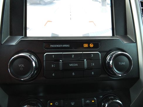 Used 2019 Ford F250 Lariat w/ Chrome Package AWD/4WD image 28