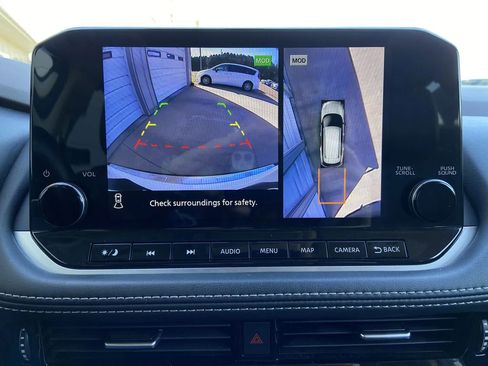 Used 2023 Nissan Rogue SL w/ SL Premium Package image 17