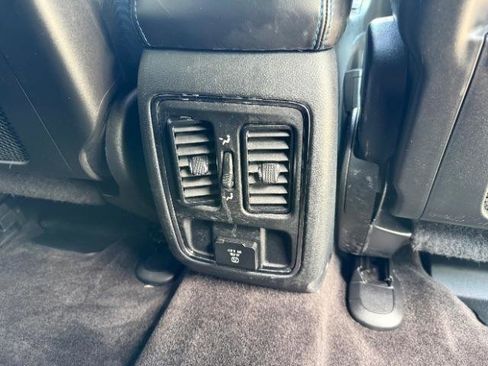 Used 2019 Jeep Grand Cherokee Laredo image 8