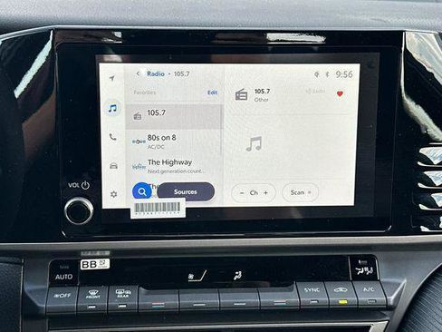 Used 2025 Toyota Camry SE w/ Convenience Package image 19