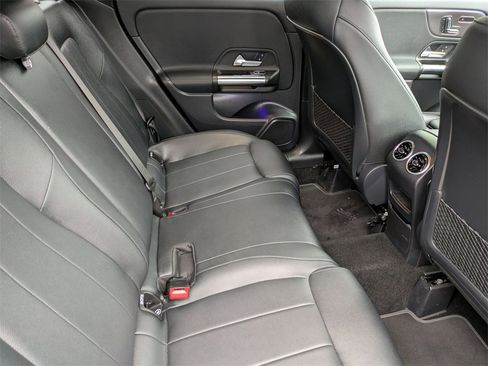 Used 2023 Mercedes-Benz GLA 250 4MATIC image 34