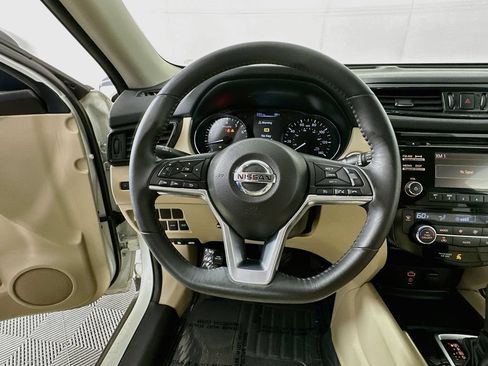 Used 2017 Nissan Rogue SV FWD image 13