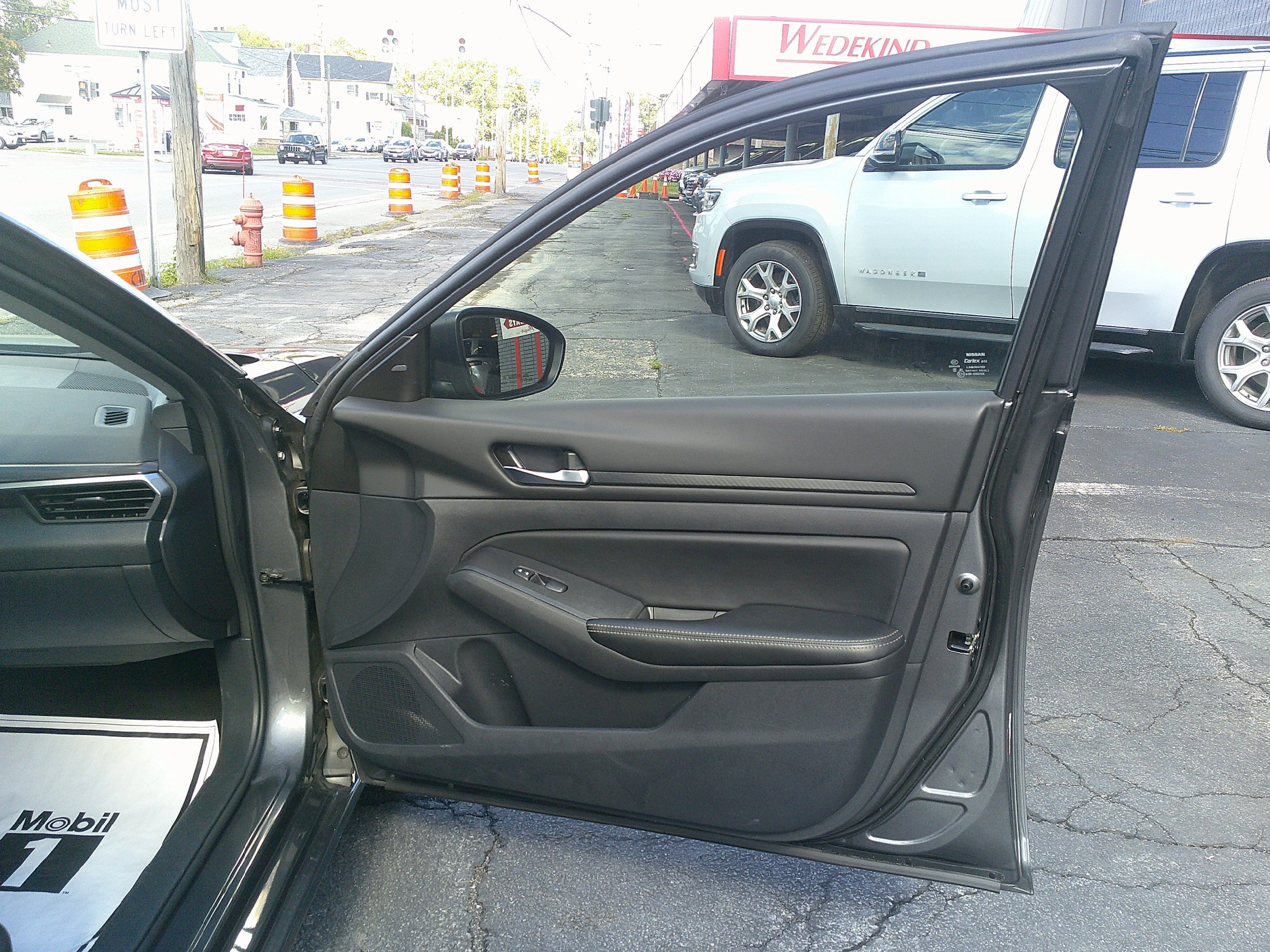 Used 2024 Nissan Altima 2.5 SV FWD image 26