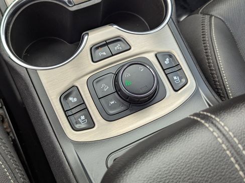 Used 2023 GMC Terrain Denali w/ Denali Premium Package image 31