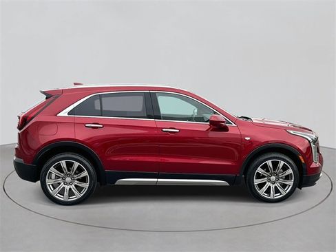 Used 2020 Cadillac XT4 Premium Luxury image 4
