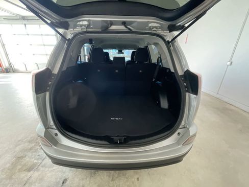 Used 2018 Toyota RAV4 LE image 22