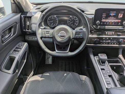Used 2025 Nissan Pathfinder SV FWD image 20
