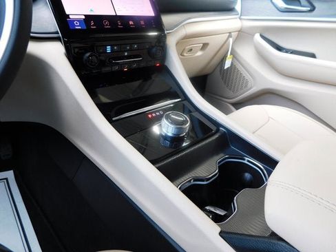 New 2025 Jeep Grand Cherokee L Limited w/ Luxury Tech Group II image 27