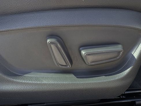 Used 2018 Toyota Camry XLE image 28