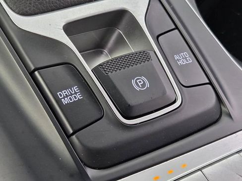 Used 2024 Kia Carnival LX FWD image 33