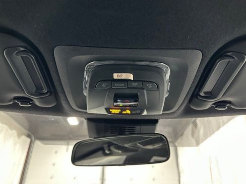 Used 2025 Toyota Corolla SE image 39