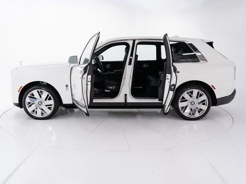 Used 2026 Rolls-Royce Cullinan AWD/4WD image 9