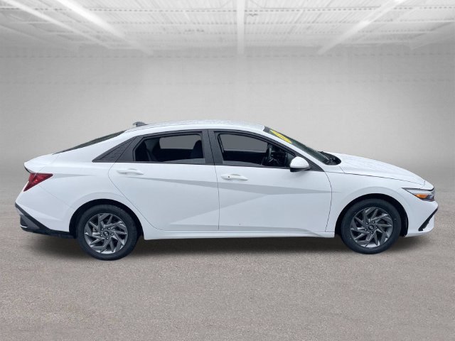 Used 2024 Hyundai Elantra SEL FWD image 5