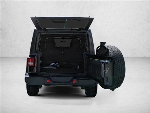 Used 2021 Jeep Wrangler Unlimited Sahara w/ Cold Weather Group image 8