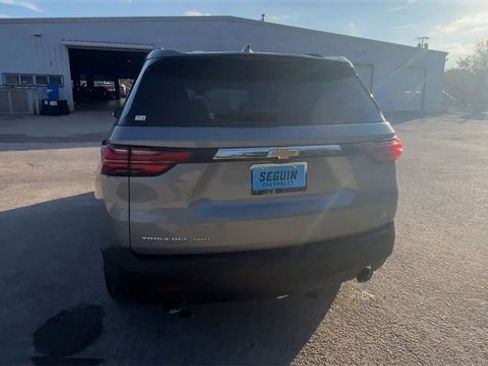 Used 2023 Chevrolet Traverse LT w/ Rear Camera Mirror Package image 7