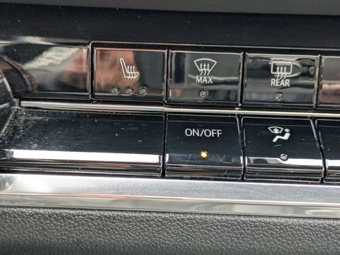 Used 2025 Chevrolet Equinox LT image 21