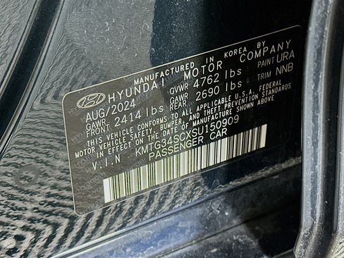 Used 2025 Genesis G70 2.5T RWD image 12