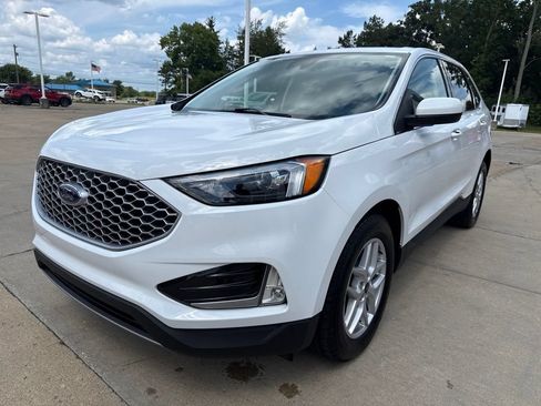 Used 2024 Ford Edge SEL w/ Convenience Package AWD/4WD image 2