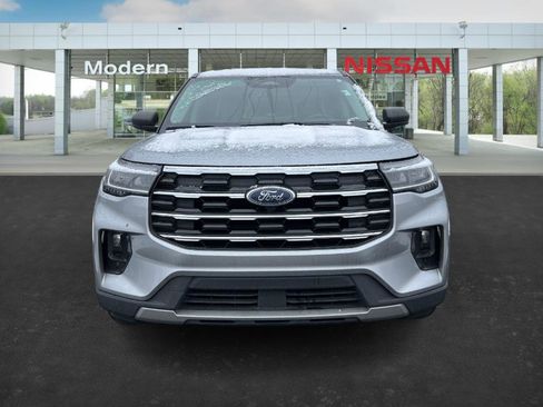 Used 2025 Ford Explorer Active w/ Active Comfort Package image 8
