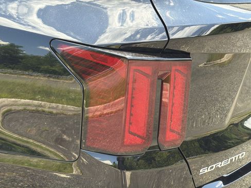 New 2026 Kia Sorento LX FWD image 17