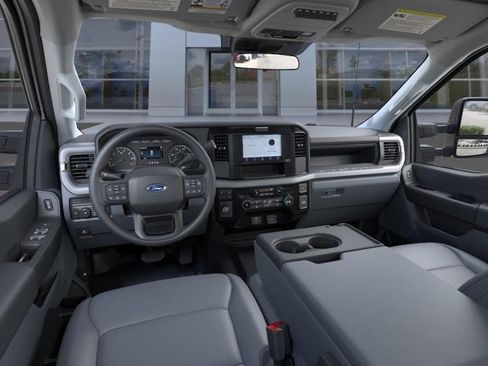New 2026 Ford F250 XL w/ XL Chrome Package RWD image 9