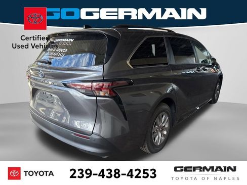 Used 2025 Toyota Sienna XLE image 7
