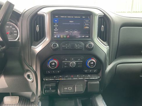 Used 2021 Chevrolet Silverado 2500 LTZ w/ LTZ Premium Package image 17