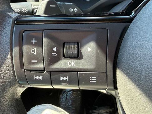 Used 2023 Nissan Rogue SV FWD image 16