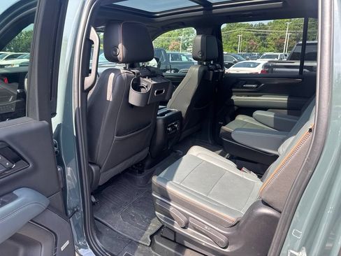 Used 2025 GMC Yukon XL AT4 w/ AT4 Premium Package AWD/4WD image 17