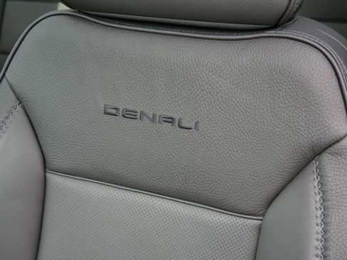 Used 2025 GMC Yukon Denali w/ Sun & Power Step Package AWD/4WD image 41