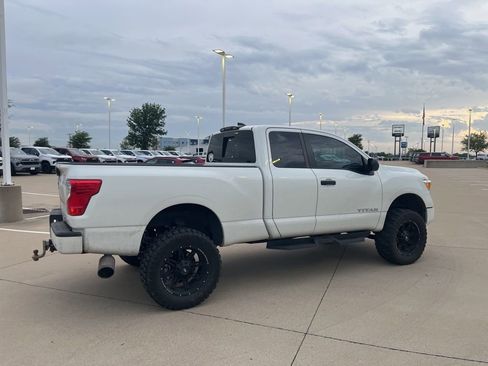 Used 2024 Nissan Titan SV AWD/4WD image 5