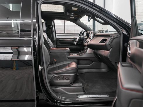 Used 2022 Chevrolet Suburban RST w/ Sport Performance Package image 38