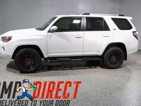 Used 2024 Toyota 4Runner SR5 Premium w/ Moonroof Package AWD/4WD image 10
