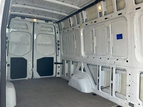 Used 2024 Mercedes-Benz Sprinter 2500 image 9