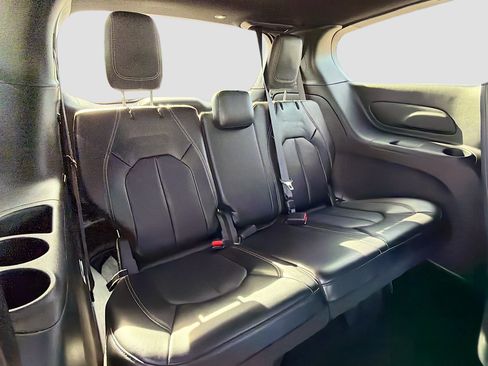 Used 2024 Chrysler Pacifica Limited image 21