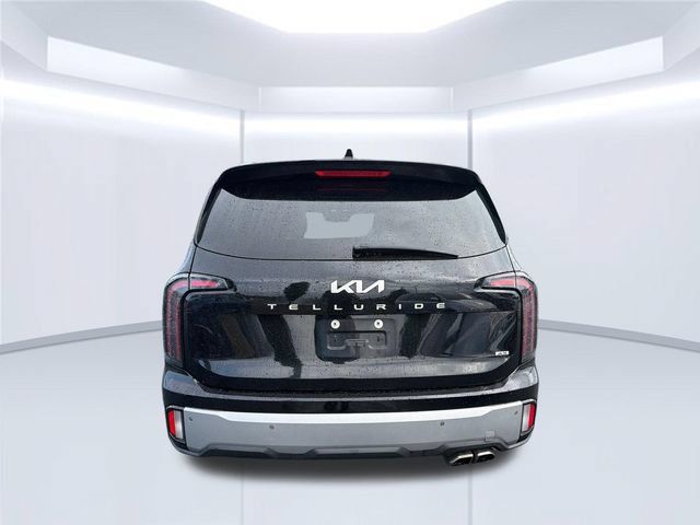 Used 2023 Kia Telluride EX w/ EX Captain's Chair Package AWD/4WD image 4