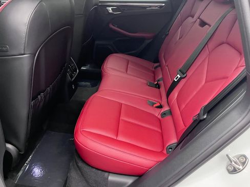 Used 2025 Porsche Macan image 27