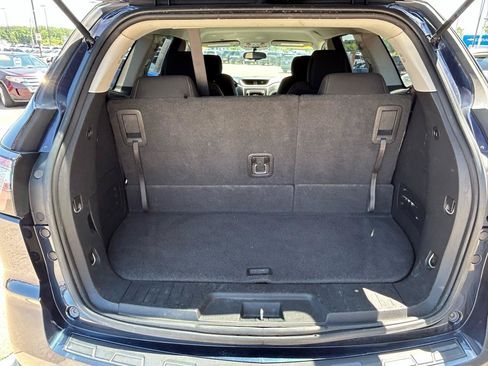 Used 2017 Chevrolet Traverse LT w/ Style and Technology Package FWD image 18