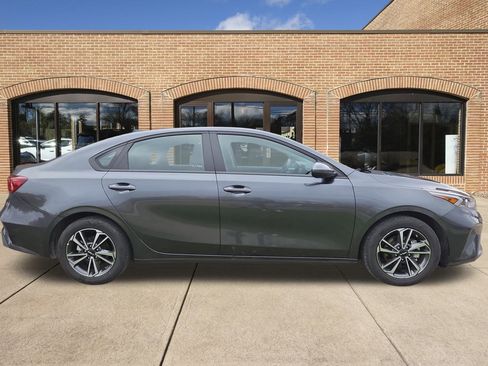 Used 2024 Kia Forte LXS image 2