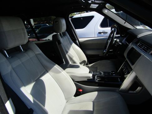 Used 2017 Land Rover Range Rover HSE image 5
