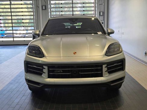 Used 2024 Porsche Cayenne image 10