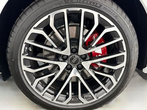 New 2025 Audi SQ5 Prestige image 29