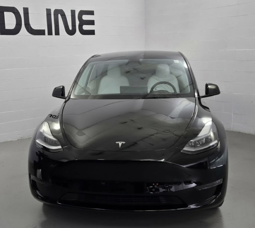 Used 2023 Tesla Model Y AWD image 3
