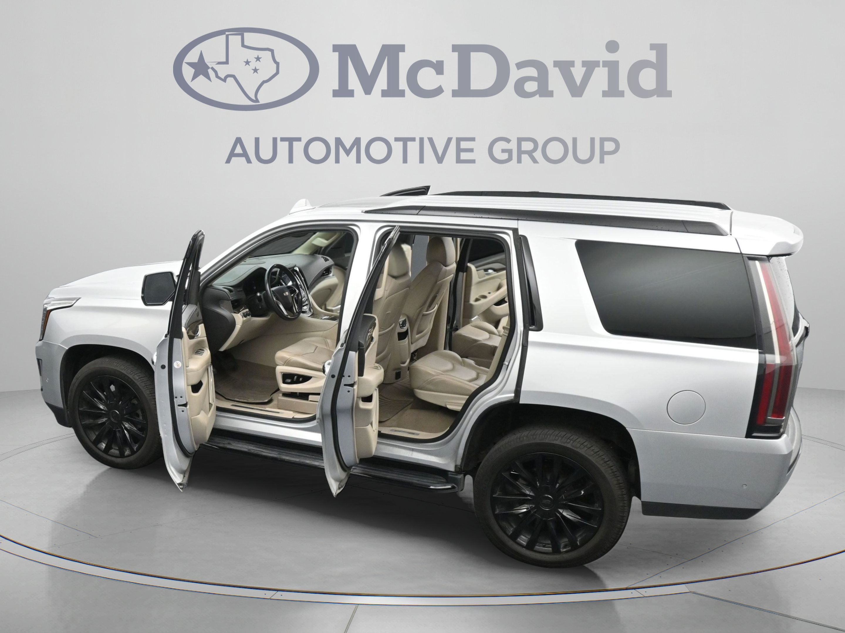Used 2019 Cadillac Escalade Luxury w/ LPO, Radiant Package AWD/4WD image 46