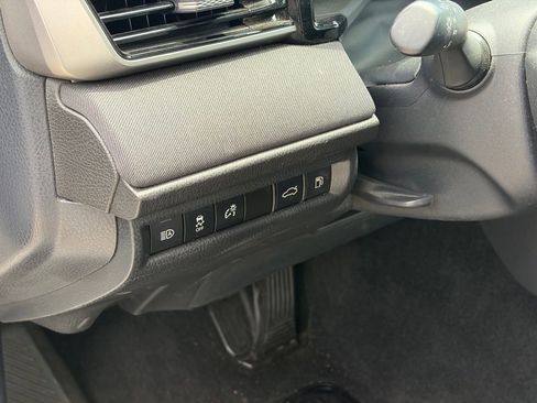 Used 2025 Toyota Camry LE FWD image 5