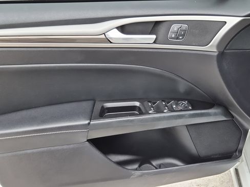 Used 2019 Ford Fusion SEL image 17